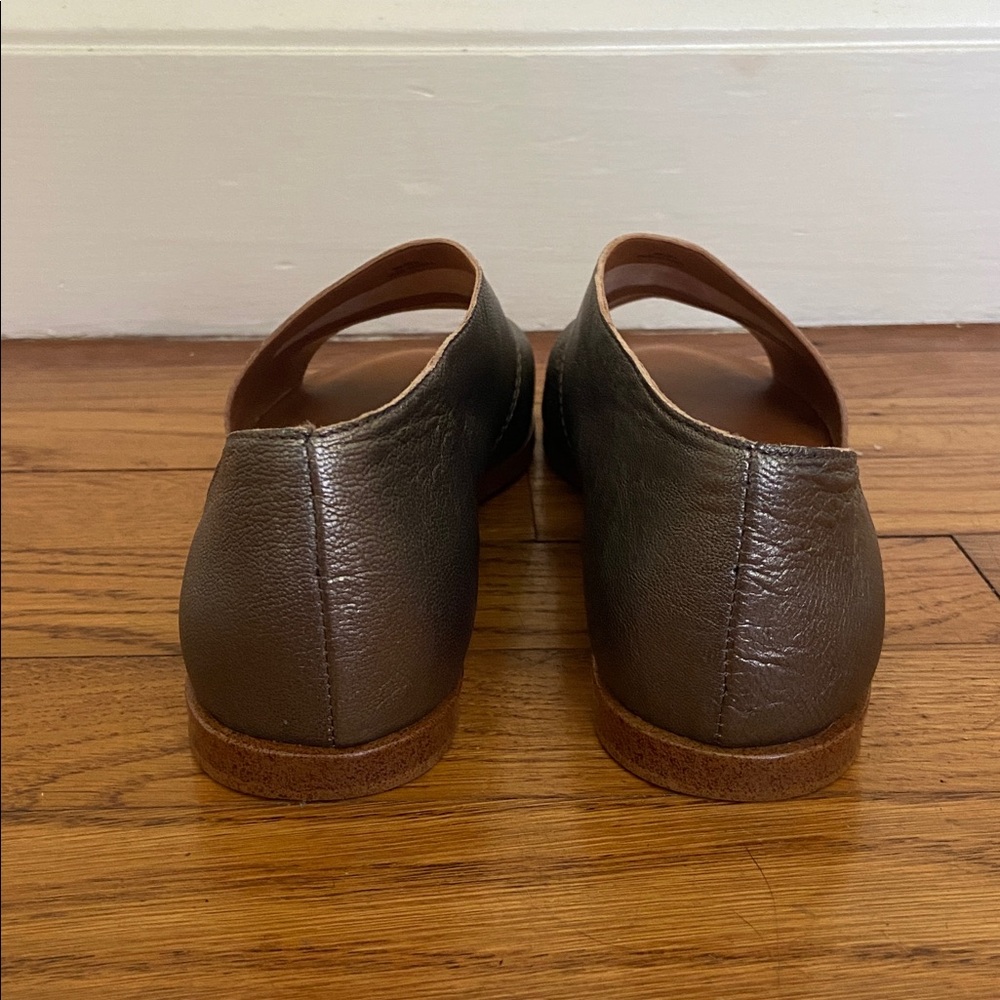 NWOB Pewter Gray Leather Sandal - Picture 3 of 4